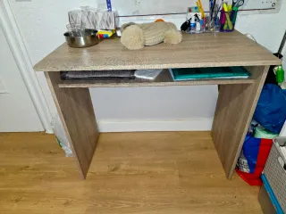 Escritorio madera y plástico