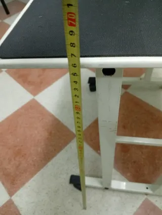 Mesa auxiliar con ruedas