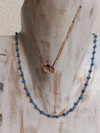 Gargantilla azul turquesa con cuentas facetadas