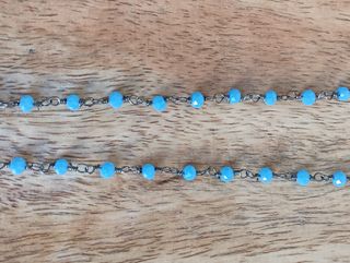 Gargantilla azul turquesa con cuentas facetadas