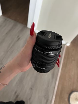 Camara canon EOS 2000D