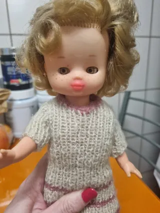 Muñeca Lesly rubia labios desteñidos