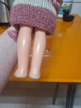 Muñeca Lesly rubia labios desteñidos