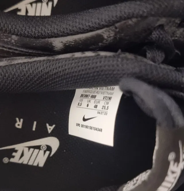 Nike Air Force 1 Negras y Rojas