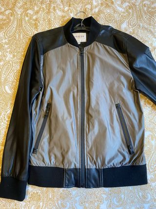 Chaqueta Guess Cuero Negra y Gris