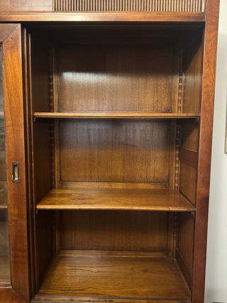 Cómoda de madera maciza con puertas y cajones