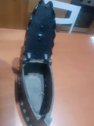 Ferro da stiro antico in ghisa