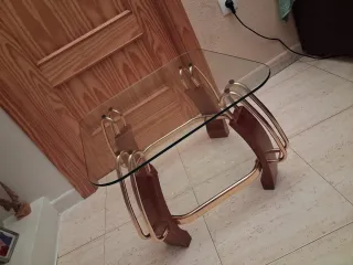 Mesita moderna cristal y metal dorado