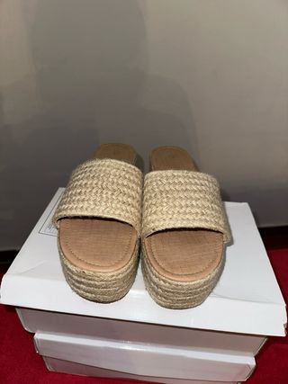 Sandalias de esparto beige