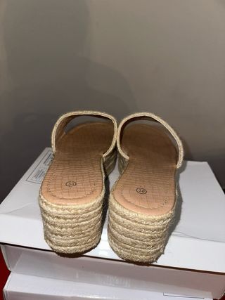 Sandalias de esparto beige