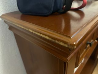 Librero clásico color cerezo con cajón