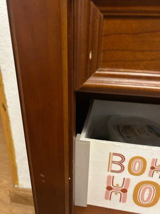 Librero clásico color cerezo con cajón