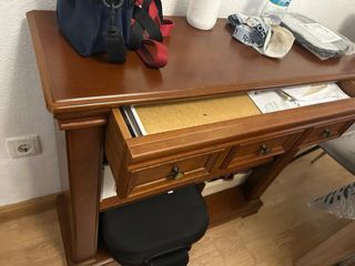 Librero clásico color cerezo con cajón