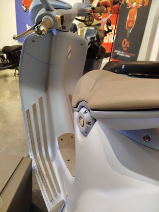 Vespa 946 Snake Edición Limitada 125cc