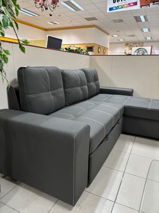 Sofá cama chaise longue gris con arcón