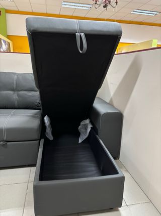 Sofá cama chaise longue gris con arcón