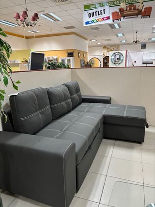Sofá cama chaise longue gris con arcón