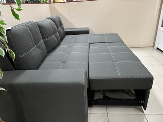Sofá cama chaise longue gris con arcón