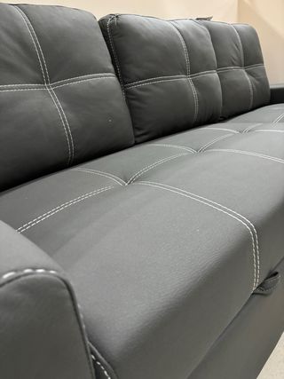 Sofá cama chaise longue gris con arcón