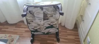 Butaca descalzadora tapizada