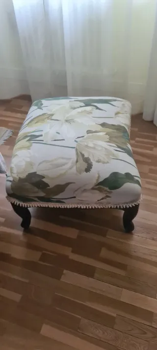 Butaca descalzadora tapizada