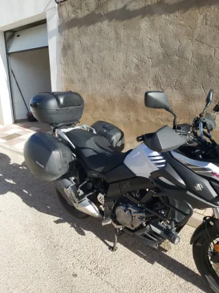 Suzuki V-Strom Adventure Moto Negra/Plata