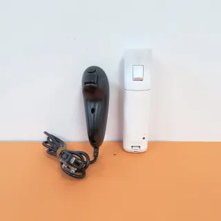 Nintendo Wii + Controller + Sensor Bar