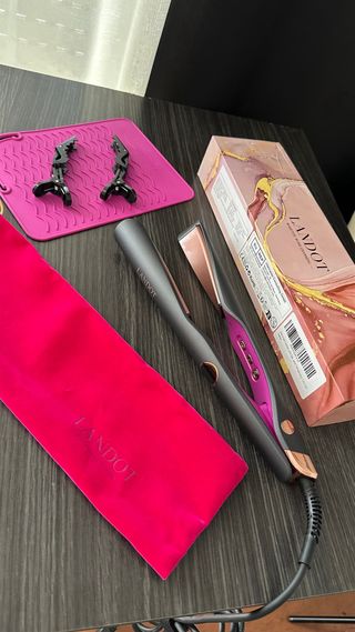 Plancha de pelo LANDOT negra y rosa