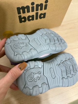 Zapatillas, marca mini bala, Talla 27 NUEVAS