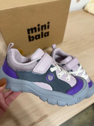 Zapatillas, marca mini bala, Talla 27 NUEVAS