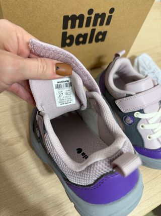Zapatillas, marca mini bala, Talla 27 NUEVAS