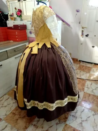 Traje de huertana con manteletas