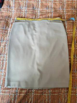 Tailleur giacca e gonna beige