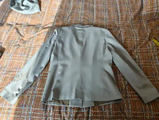 Tailleur giacca e gonna beige