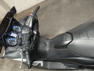 Yamaha TMAX 560 Maxi Scooter Automática