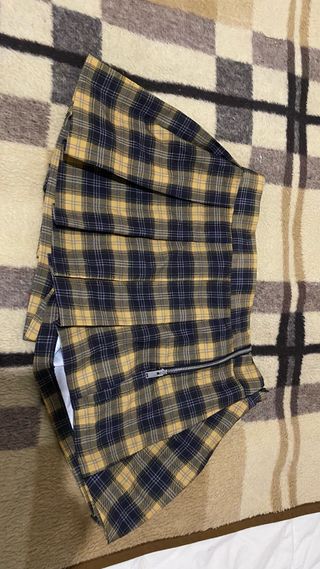 Falda con short a cuadros
