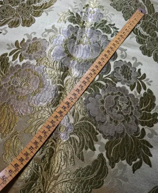 Tela bordada seda y plata 71x45 cm