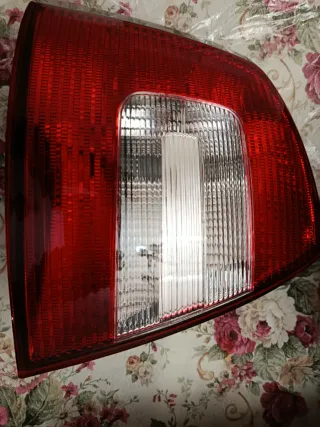 Piloto trasero izquierdo Skoda Octavia