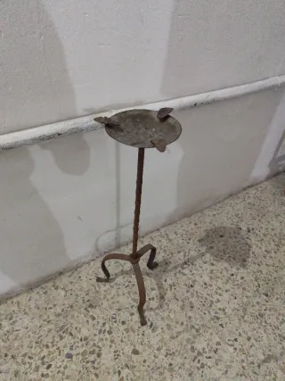 Cenicero de pie vintage