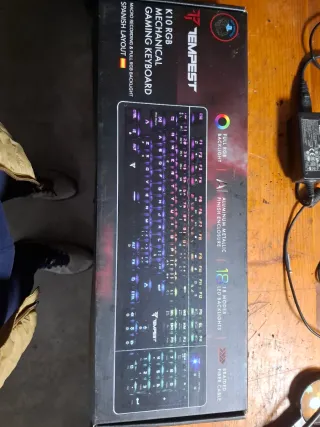 Teclado Mecánico Gaming Tempest K10 RGB