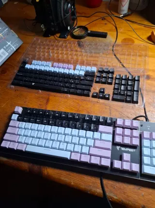 Teclado Mecánico Gaming Tempest K10 RGB