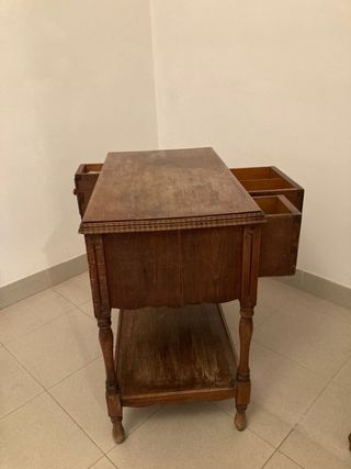 Costurero de madera antiguo