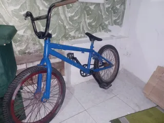 Bicicleta BMX azul