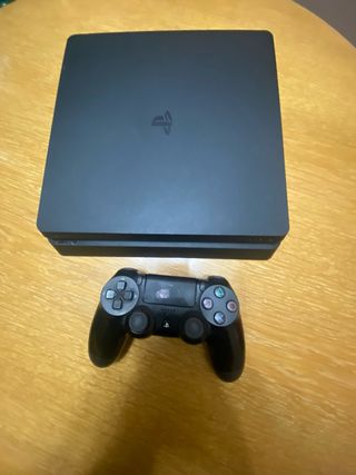 PS4 Slim Negra + Mando + Cables