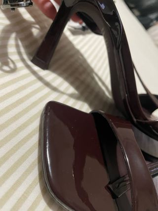 Zapatos de tacón marrones