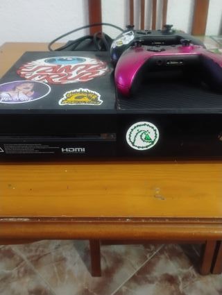 Xbox One Negro con Mando Rosa más 30 juegos