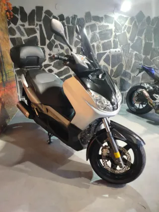 YAMAHA XMAX 250