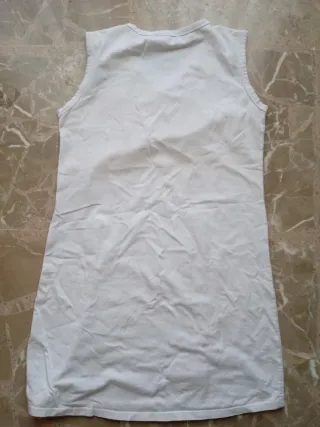 Vestido blanco con detalles rosas