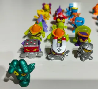 Lote Figuras y vehículos SuperZings