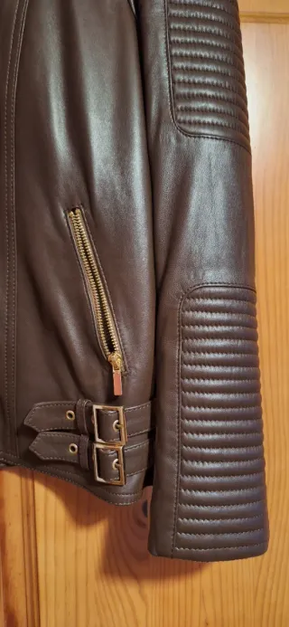 Cazadora de cuero marrón